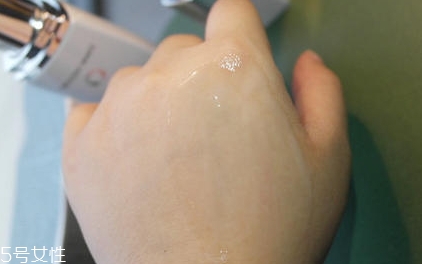 雅詩蘭黛晶透沁白精華怎么樣？一起來看看評測