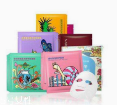 去黑頭面膜多久用一次？撕拉式和泥質(zhì)頻次不同