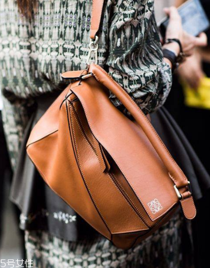 loewe是幾線品牌？時(shí)尚界的it bag