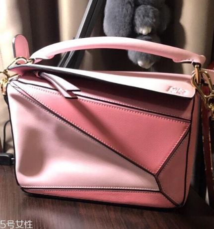 loewe和lv哪個(gè)檔次高？都是頂級(jí)品牌