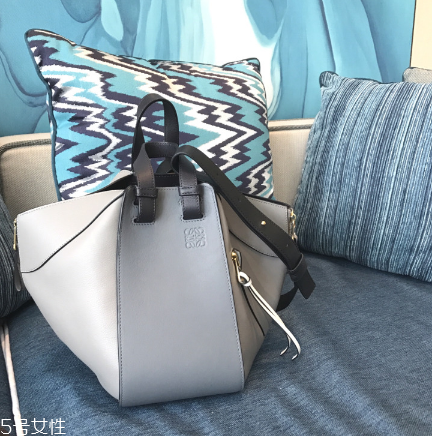 loewe和bv哪個(gè)檔次高？著名奢侈品牌間的對(duì)決