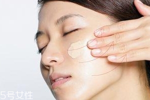 BB霜卡粉怎么辦？妝前敷面膜預防卡粉