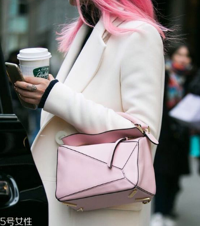 loewe在哪兒買(mǎi)便宜？西班牙皇室品牌
