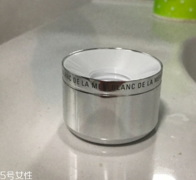lamer海藍(lán)之謎和阿瑪尼哪個(gè)好？