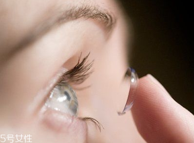 美瞳一天戴多長時間？美瞳的正確佩戴方法
