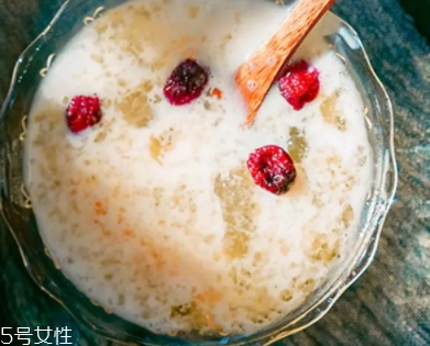 雪燕可以用熱水泡發(fā)嗎？熱水vs冷水