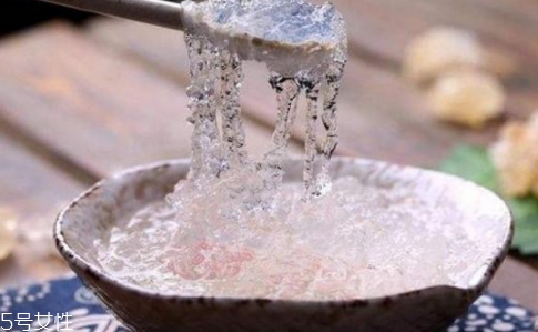 雪燕可以生吃嗎？雪燕沒(méi)煮熟可以吃嗎？
