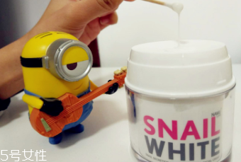 snail white蝸牛霜怎么打開？輕輕一按即有乳液滲出