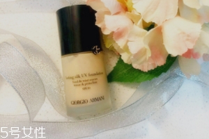 阿瑪尼粉底液脫妝嗎？4小時后要補妝