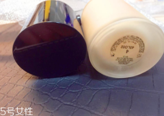 阿瑪尼粉底液脫妝嗎？4小時后要補妝