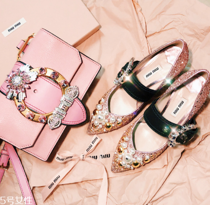 miumiu是幾線品牌？最具有少女心的時尚品牌