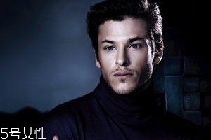 男士香水怎么噴效果最好？4種噴法告別平庸