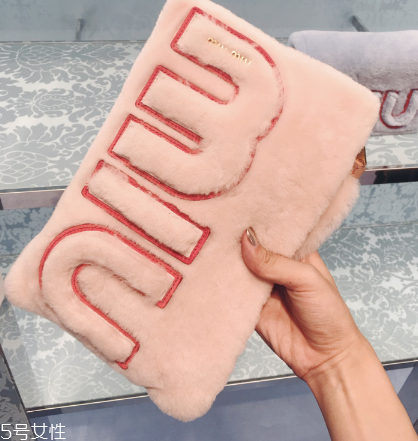 miumiu是什么旗下的？明星偏偏鐘愛它