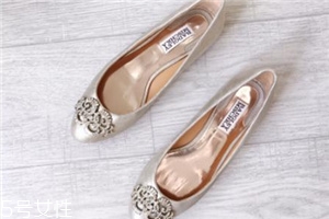 badgley mischka是幾線品牌？穿上它讓婚禮不留遺憾