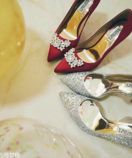 badgley mischka是幾線品牌？穿上它讓婚禮不留遺憾