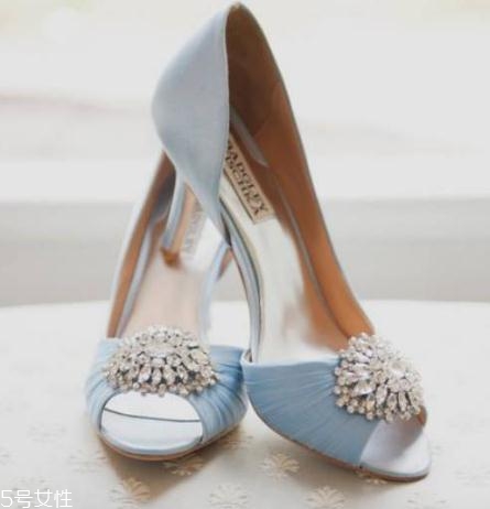 badgley mischka鞋子在哪買？美到挪不開眼的藝術品