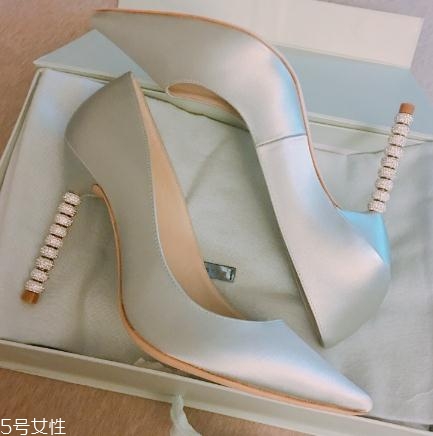 sophia webster是奢侈品嗎？在足間翩然起舞