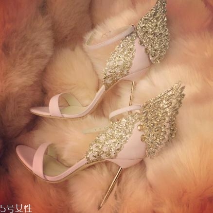 sophia webster是奢侈品嗎？在足間翩然起舞