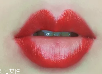 絲絨口紅和啞光哪個好？正式場合用啞光