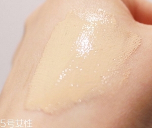 dior迪奧和香奈兒粉底液哪個好？