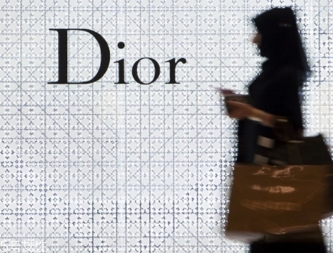 dior迪奧和香奈兒化妝品哪個(gè)好？檔次更高