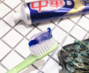 美白牙膏有用嗎？中華魔麗迅白牙膏評(píng)測(cè)