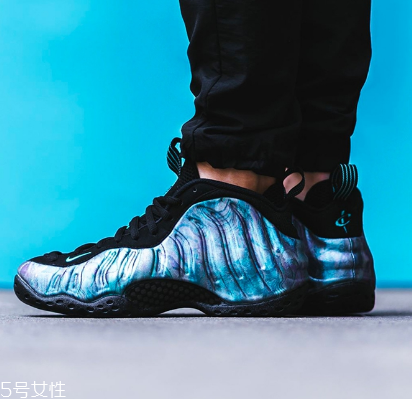 運(yùn)動鞋比板鞋大一碼嗎？按正常尺碼購買