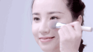 黃皮用什么顏色的腮紅？選擇與黃色互補(bǔ)的紫色