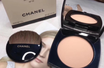 Chanel香奈兒柔光蜜粉餅好用嗎？春夏妝容救星