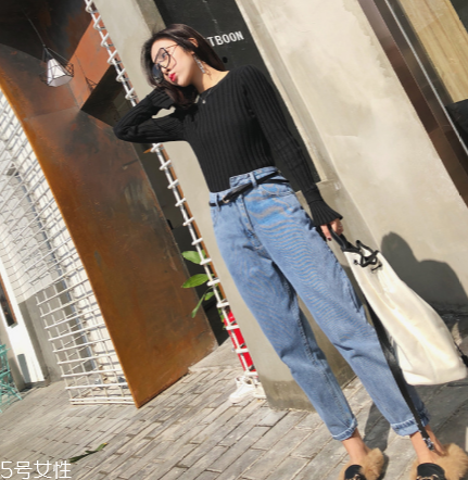 牛仔褲可以和黑色衣服一起洗嗎？