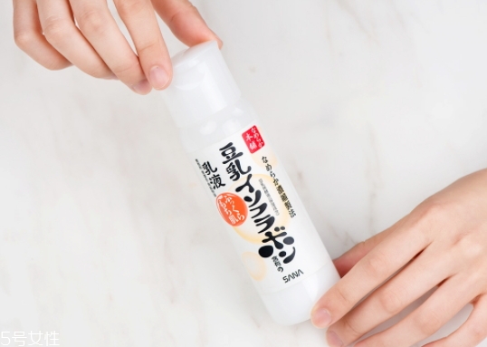 乳液可以抹頭發(fā)嗎？乳液可以防止頭發(fā)分叉
