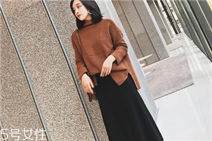 黑色針織裙配什么鞋子？各種風格隨意切換