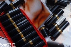 露華濃黑管口紅怎么樣？4種質地全試色