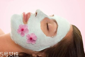 敷完面膜不洗臉會怎么樣？粉刺悶痘毛孔堵塞