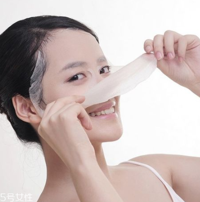 敷完面膜不洗臉會怎么樣？粉刺悶痘毛孔堵塞