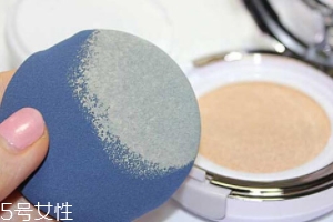 氣墊卡粉浮粉怎么辦？上妝方式換一換