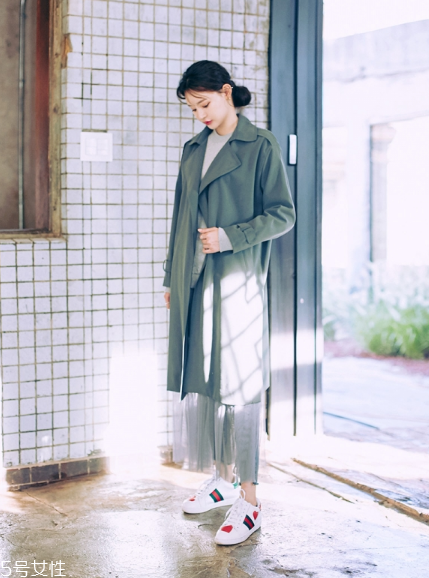 風(fēng)衣搭配什么鞋子？早春美出新高度