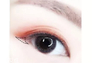 棕色眼影怎么畫(huà)好看？作為最后的暈染色