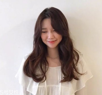 臉大適合什么發(fā)型？微卷波波頭是大臉福音