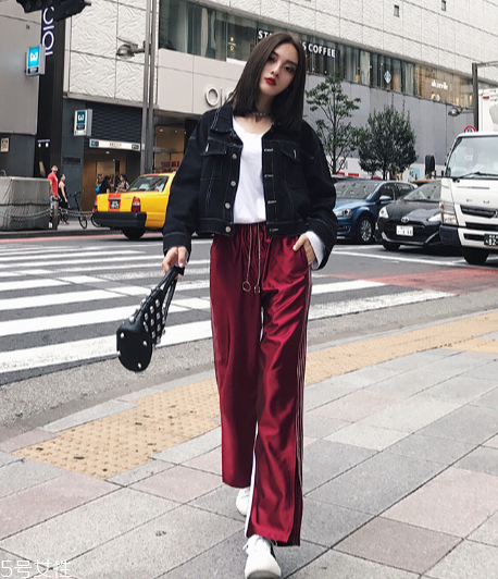 闊腿褲上面穿什么衣服？這樣搭配不會(huì)出錯(cuò)