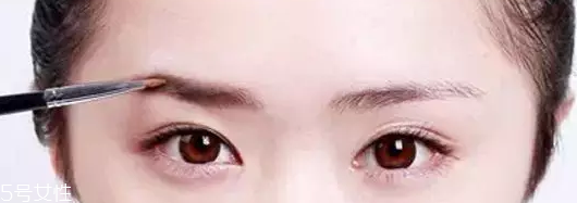眉粉怎么選顏色好看？淺咖色不挑膚色