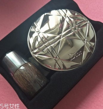 dior迪奧蜜粉哪款好用？讓妝效更持久