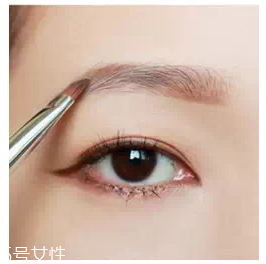眉粉怎么畫眉毛好看？這么用眉妝超完美