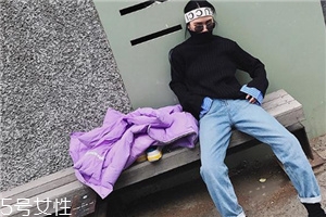牛仔褲燙了個(gè)洞怎么辦？巧妙修補(bǔ)換新裝