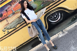 牛仔褲用熱水還是冷水洗？熱水洗會(huì)縮水嚴(yán)重