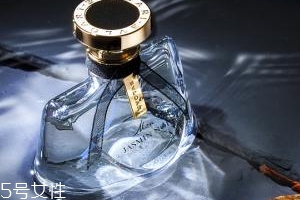 香水噴太多了怎么辦？用濕毛巾擦拭