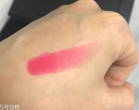 魅可珊瑚色口紅是幾號？relentlessly red桃花粉