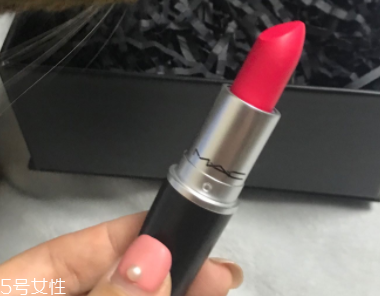 魅可珊瑚色口紅是幾號？relentlessly red桃花粉