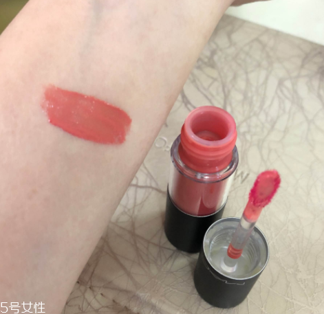 mac唇釉哪個(gè)顏色比較日常？溫柔清新珊瑚粉