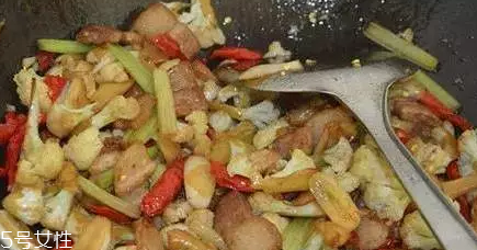 花椰菜炒肉怎么做好吃？這么做簡單又美味